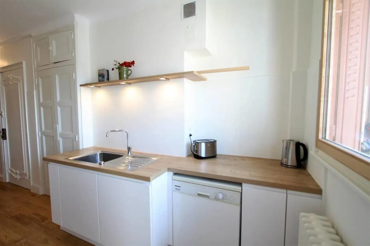 Grand 5 pièces avec garage en plein centre ville Annecy Appartement