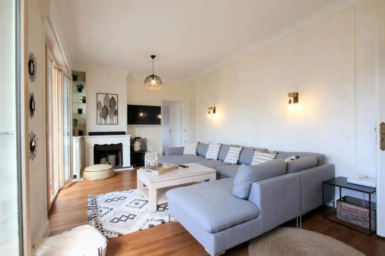 Large 5 Rooms With Garage In The City Center Annecy France